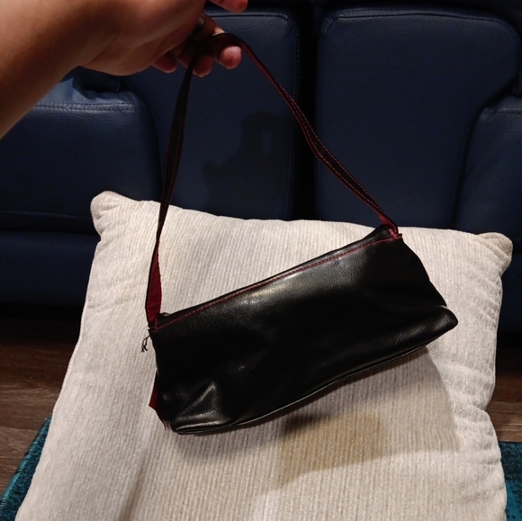 Vintage Victoria Secret Black Small Handbag With Red Lining CL - Picture 3 of 6